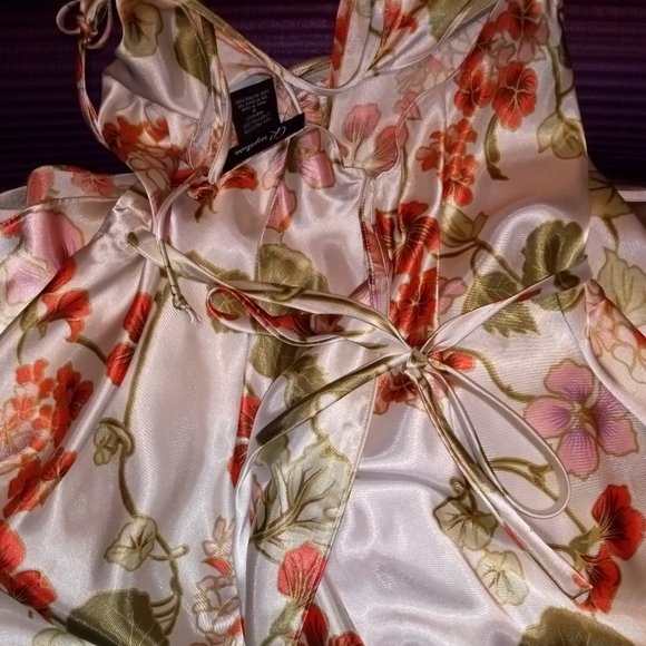 Charlotte Russe CR Signature Satin Ivory V-Neck Halter Floral Summer Dress Small - Picture 2 of 9